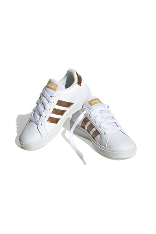 Adidas Grand Court 2 K Sneaker in Weiß mit goldenen Streifen