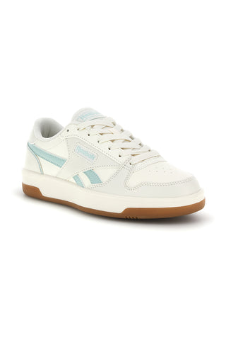 Sneakers bianco in pelle sintetica con dettagli verde acqua Reebok Match Prime V2