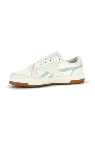 Sneakers bianco in pelle sintetica con dettagli verde acqua Reebok Match Prime V2