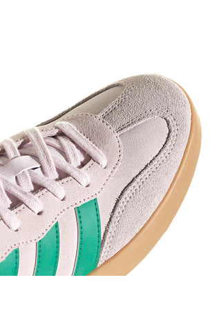 Beige Sneakers mit grünen Streifen und Details aus Wildleder Adidas Barreda