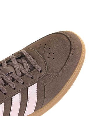 Braune Sneakers mit rosa Streifen und perforierten Details Adidas Breaknet Sleek