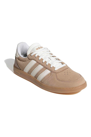 Beigefarbene Sneakers mit weißen Streifen und perforierten Details Adidas Breaknet Sleek