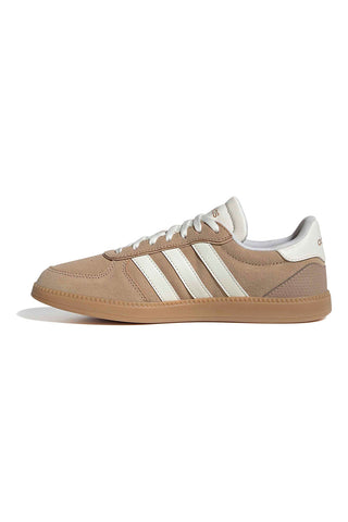 Beigefarbene Sneakers mit weißen Streifen und perforierten Details Adidas Breaknet Sleek