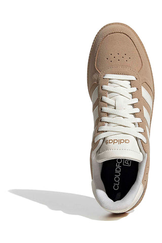 Beigefarbene Sneakers mit weißen Streifen und perforierten Details Adidas Breaknet Sleek