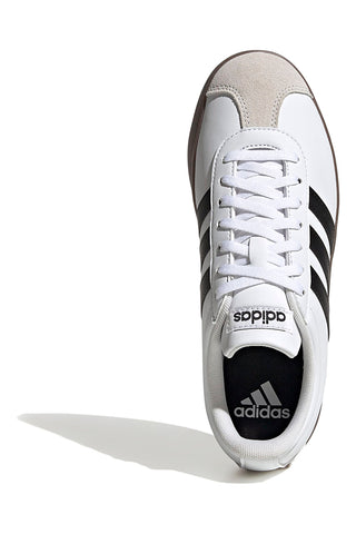 Weiße Sneakers mit schwarzen Streifen und Wildlederspitze Adidas VL Court Base