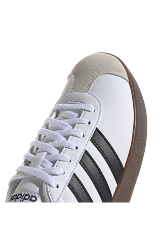 Sneakers bianche con strisce nere e punta in suede Adidas VL Court Base