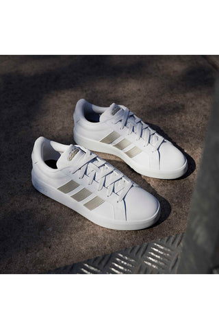 Weiße Sneakers mit goldenen Streifen aus recyceltem Kunstleder Adidas Grand Court Base 3.0