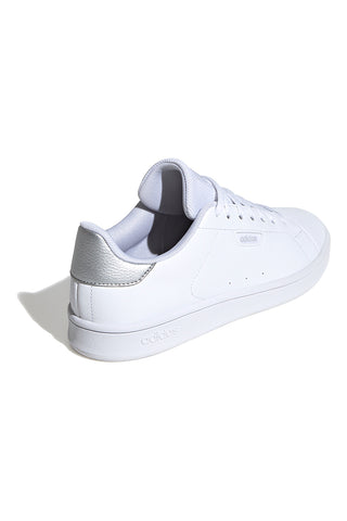 Weiße Sneakers mit silbernen Details aus recyceltem Material Adidas Urban Court