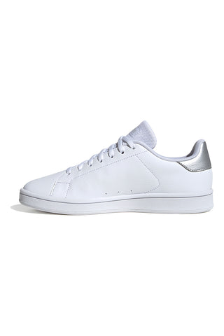 Weiße Sneakers mit silbernen Details aus recyceltem Material Adidas Urban Court