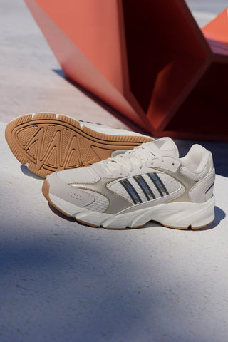 Beigefarbene Sneakers aus Mesh mit silbernen Details und Cloudfoam-Sohle Adidas Crazychaos 2000