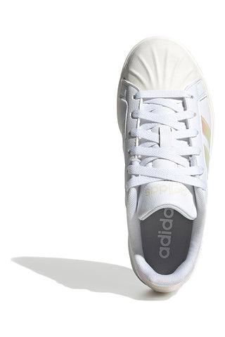 Weiße Sneakers mit schillernden Streifen und Muschelspitze Adidas Streettalk J