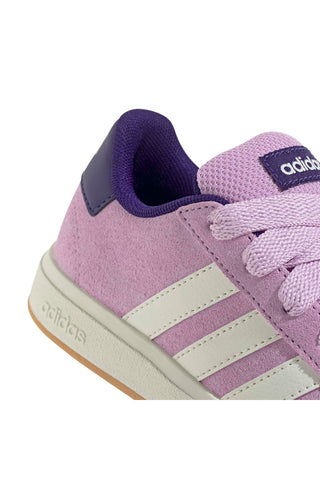 Lila Sneakers aus Wildleder mit weißen Streifen Adidas Grand Court 00s K
