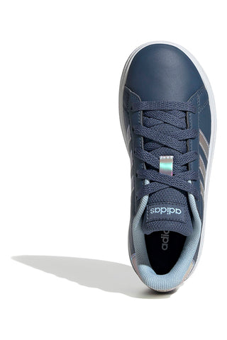 Adidas Grand Court 2 K Blaue Freizeitschuhe mit schillernden Details