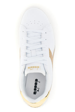 Weiße Sneaker mit goldenem Logo: Diadora Game Step Disco Gs