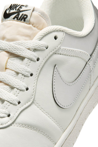Sneakers Bianche e Argento Nike Air Jordan Skyline Low LE