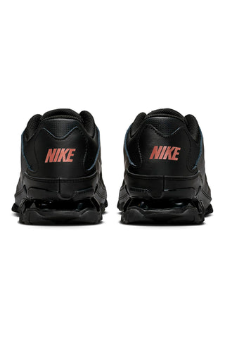 Schwarze Nike Reax 8 TR Sneaker