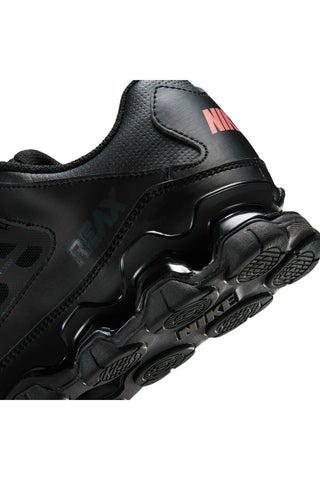 Schwarze Nike Reax 8 TR Sneaker