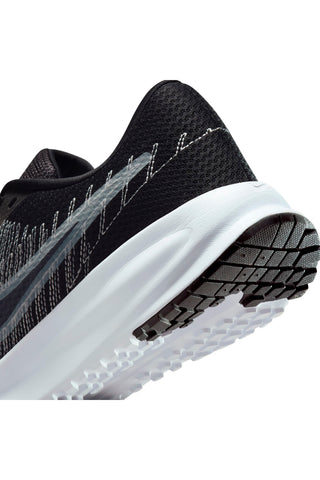 Schwarze Nike Run Defy Sneaker