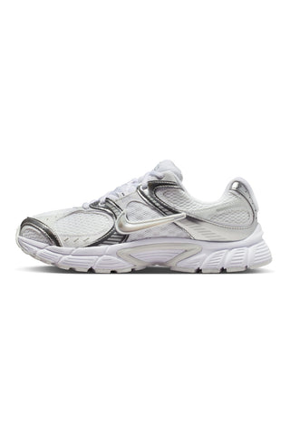 Weiße und silberne Nike V5 RNR Sneaker