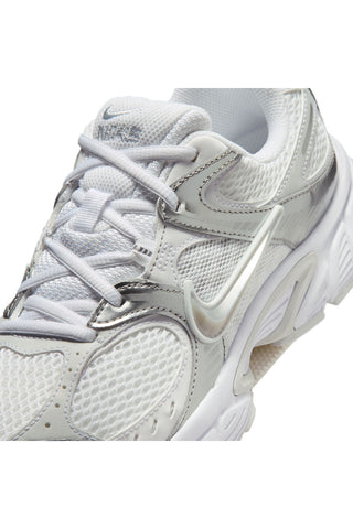 Weiße und silberne Nike V5 RNR Sneaker