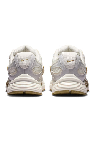 Sneakers bianche e beige Nike V5 RNR