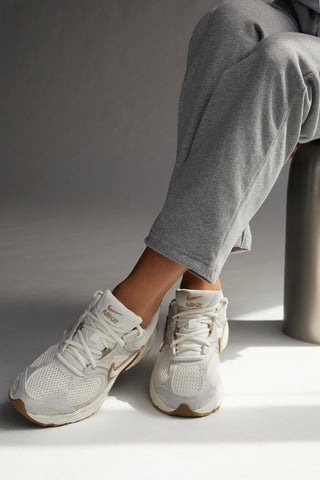 Sneakers bianche e beige Nike V5 RNR