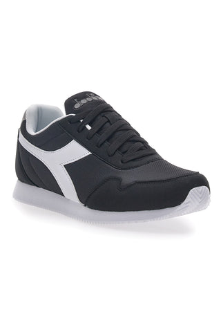 Schwarze Turnschuhe mit weißem Diadora Simple Run-Logo