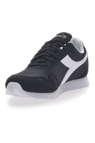 Schwarze Turnschuhe mit weißem Diadora Simple Run-Logo