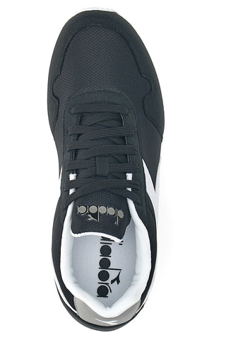 Schwarze Turnschuhe mit weißem Diadora Simple Run-Logo