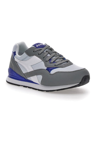 Lässige graue Sneakers mit Schnürsenkeln von Diadora N°92 GS