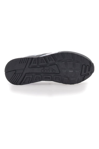 Lässige graue Sneakers mit Schnürsenkeln von Diadora N°92 GS