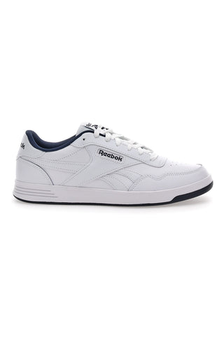Weiße und schwarze Turnschuhe mit Mikrobläschen Reebok Court Advance