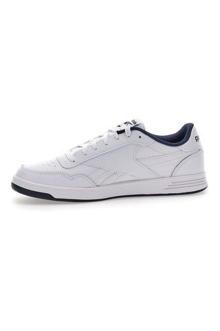 Weiße und schwarze Turnschuhe mit Mikrobläschen Reebok Court Advance