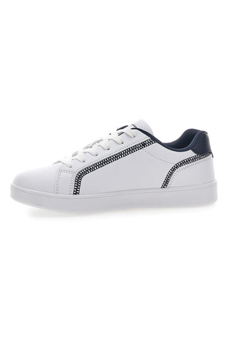 Weiße und blaue Turnschuhe mit sichtbaren Nähten Champion Alex B