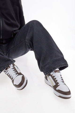 Sneakers con lacci marroni e bianche Puma Rebound V6 Low