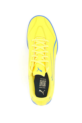Gelbe Hallenfußballschuhe und blaue Sohle Puma Vitoria TT