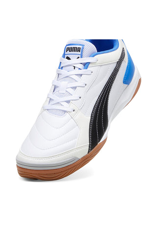 Weiße Fußballschuhe mit schwarzen und blauen Details von Puma Pressing IV