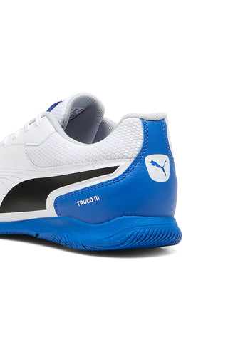 Weiße Fußballschuhe und blaue Sohle Puma Truco III