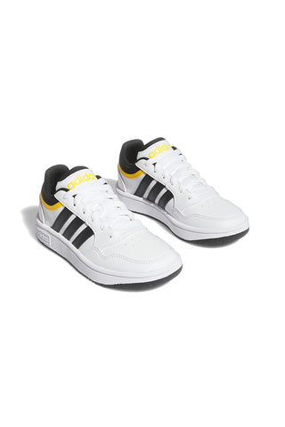Weiße Sneakers mit schwarzen und gelben Details Adidas Hoops 3.0 K