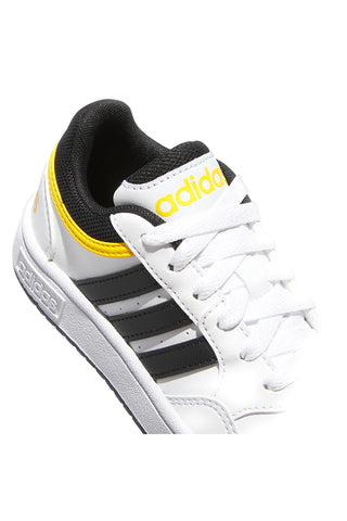 Weiße Sneakers mit schwarzen und gelben Details Adidas Hoops 3.0 K