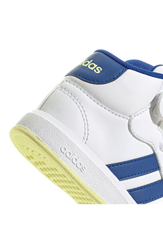 Adidas Grand Court Mid K – Weiße und blaue Mid-Cut-Sneaker mit bunten Details