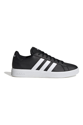 Schwarze Turnschuhe mit Adidas Grand Court Base 2.0-Schnürsenkeln