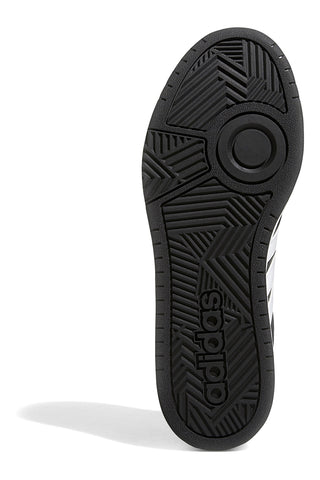 Schwarze Turnschuhe mit Adidas HOOPS 3.0-Schnürsenkeln