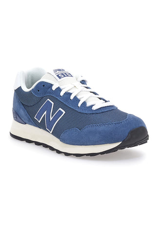 Blaue Turnschuhe mit seitlichem New Balance 515-Logo