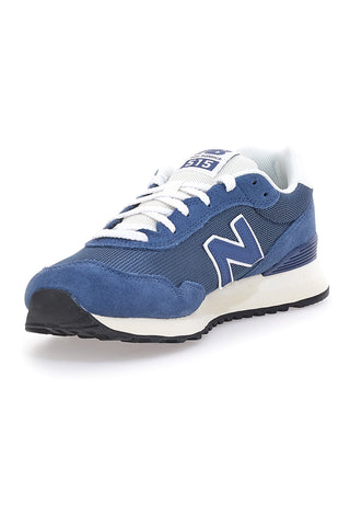 Blaue Turnschuhe mit seitlichem New Balance 515-Logo