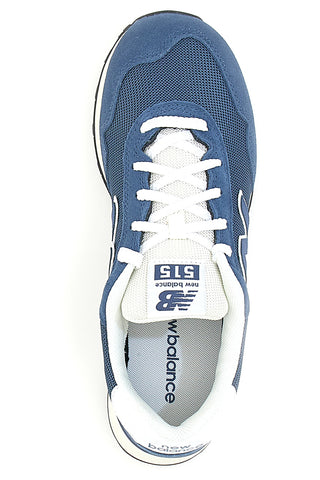 Blaue Turnschuhe mit seitlichem New Balance 515-Logo