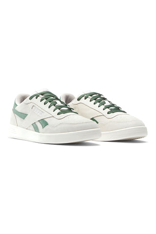 Weiße und grüne Reebok Court Advance-Sneaker
