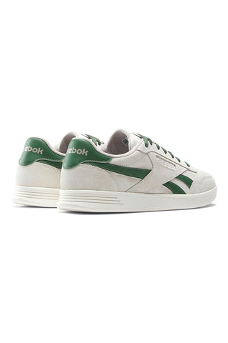 Weiße und grüne Reebok Court Advance-Sneaker