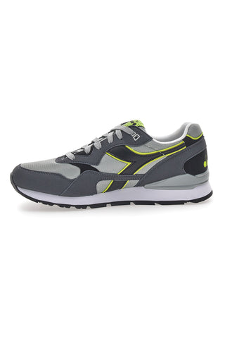 Sneakers Grigie con Tomaia in Pelle DIADORA N.92