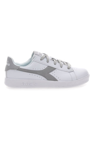 Weiße und silberne Sneakers mit Schnürsenkeln DIADORA GAME P CAMO GS